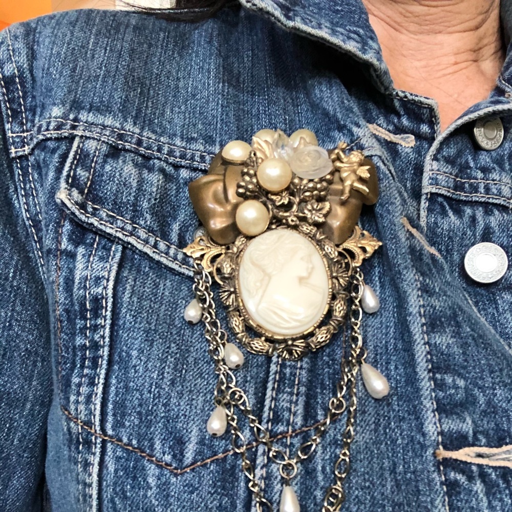 Stunning Vintage Handmade Collage Cameo jewelry brooch